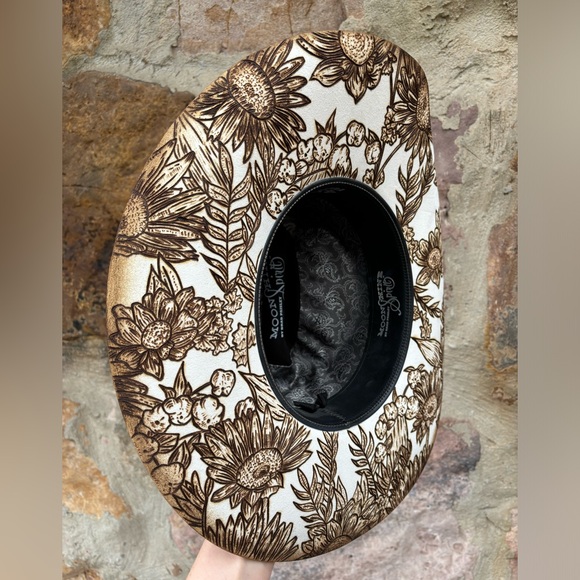 SOLD READ DESCRIPTION BELOW
New Hand burned Brad Paisley Moonshine 4x hat Sz 7 - Picture 9 of 11